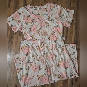 Pink Floral Super Soft Short-Sleeve Women’s Pajama Set. NWT!